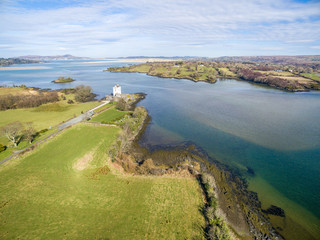 Obraz premium Luftaufnahme des Doe Castle bei Creeslough, Donegal, Irland