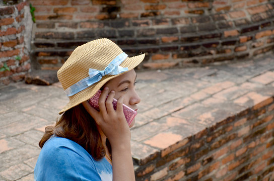 Thai women speaking smartphone about business