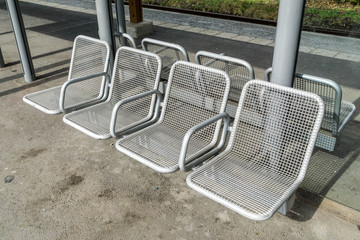 Bank im Bahnhof