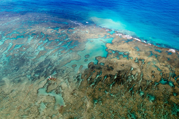 Fototapeta na wymiar recifes de corais com atividades aquáticas, em Maceió.
