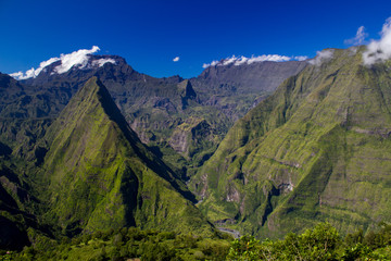 Vue grandiose sur le cirque de Mafate