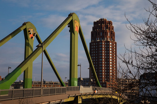 Frankfurt - Fl&ouml;&szlig;erbr&uuml;cke und Hotel Lindner