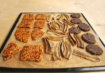 raw food sweets (cookies, chips, brittles)