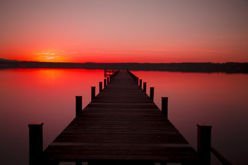 Fototapeta na wymiar Sonnenuntergang am starnberger See
