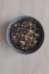 Grey peas with bacon and onions