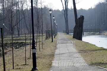 Spacer nad rzeką  © klumb