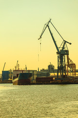 heavy load dockside cranes