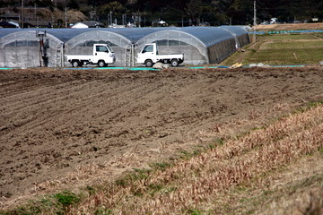 農作業　軽トラックのある風景
