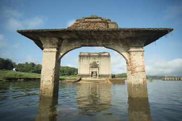 Fototapeta premium THAILAND KANCHANABURI SANGKHLABURI FLOODET TEMPLE