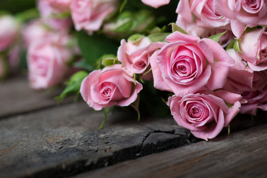 Close up image of a bouquet of pink roses