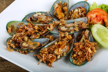 Mussels with garlic