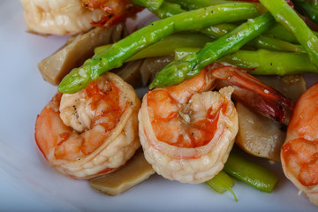 Shrimp and asparagus