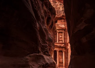 Foto op Aluminium Narrow slot-canyon that serves as the entrance passage to the hidden city of Petra, Jordan. UNESCO World Heritage Site © zinaidasopina112