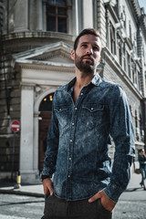 Fototapeta premium Man posing in the city