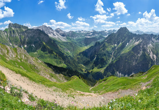 Allgäuer Alpen mit Schneck (links) und Höfats (rechts) vom Wanderweg zum Laufbacher Eck oberhalb Oberstdorf 