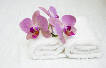 Obraz na płótnie Canvas Orchids and towels