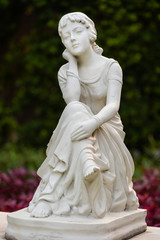 Obraz na płótnie Canvas angel sculpture in the park
