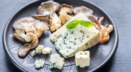 Obraz na płótnie Canvas Blue cheese with walnuts and oyster mushrooms