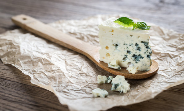 Piece of the blue cheese on the wooden spoon