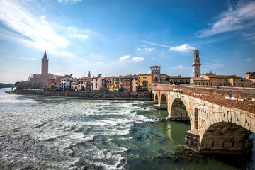 Obraz premium Verona river cityscape, Italy