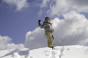 Fototapeta na wymiar child in the snow hill