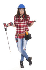 Bauarbeiter mit Bohrmaschine schaut skeptisch 