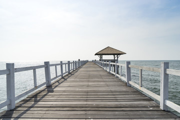 Obraz premium The wooden bridge walkway into the sea.