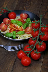 Obraz na płótnie Canvas Spaghetti in padella all'italiana