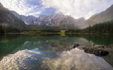 Jezioro w Alpach