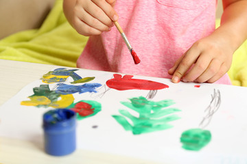 Naklejka premium Child drawing with bright paints on paper, closeup