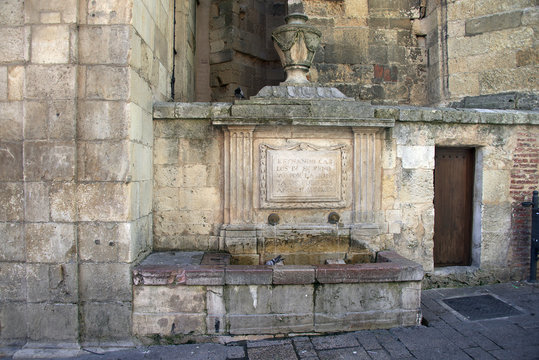 Gedenkbrunnen K&ouml;nig Carlos IV in Leon Kastillien