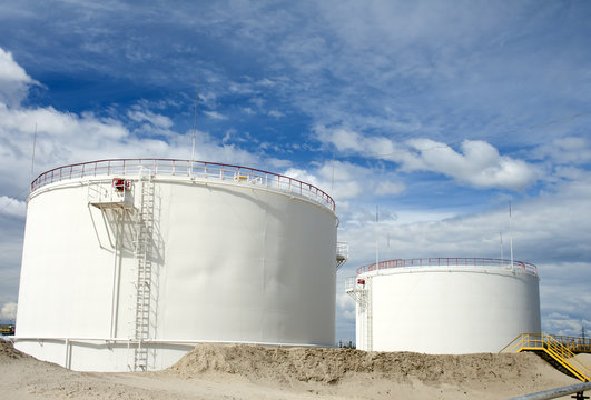 White oil reservoir