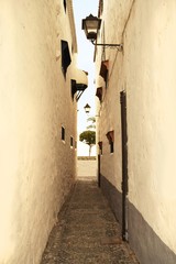 Obraz premium Schmale Gasse in einer historischen Altstadt
