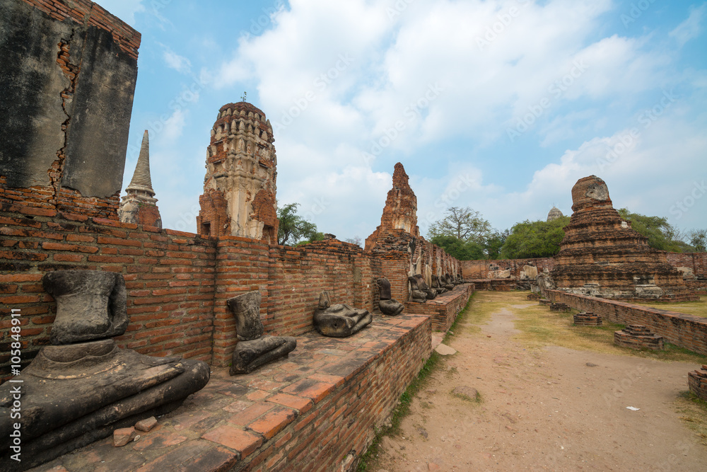 Wall mural Beautiful ancient site in Wat Maha That Ayutthaya as a world heritage site, Thailand