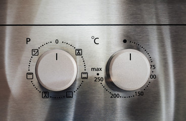 buttons on a cooker / Knöpfe am Herd © filmbildfabrik