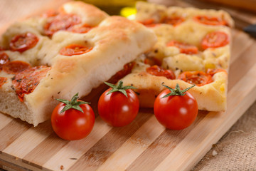 focaccia con pomodorini di Pachino