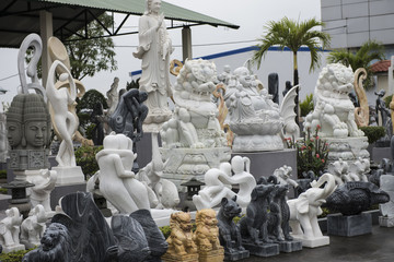 Obraz premium Marble statues in a shop in Vietnam