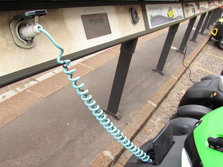automobili elettriche - rifornimento