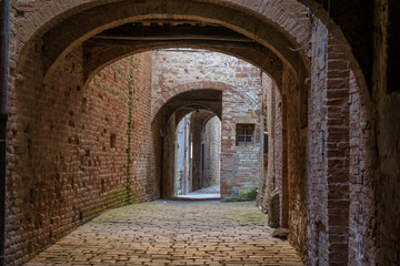Fototapeta na wymiar Alleys the beautiful medieval town in Tuscany.