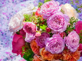  Strauß aus Gartenrosen in orange,pink und rosa,Nahaufnahme