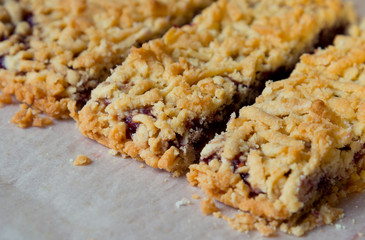 Raspberries crumble slices