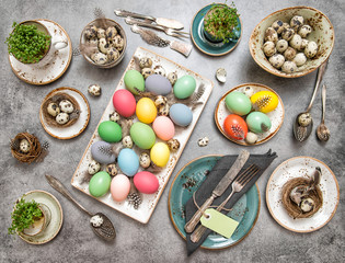 Easter table place setting decoration colored eggs