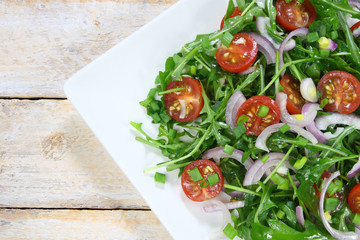 Salad with arugula, tomato and red onion