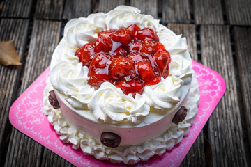  strawberries cake and cream