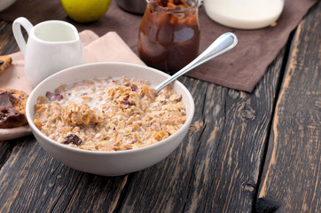 oatmeal with bananas and milk