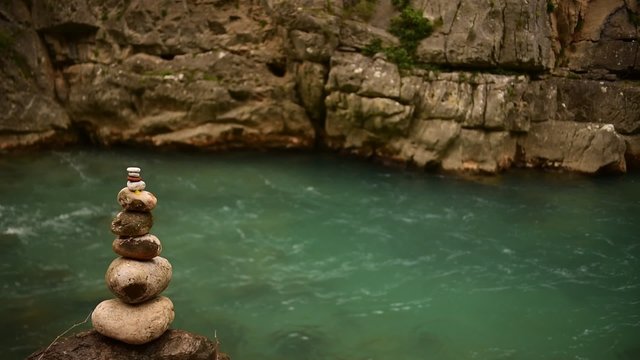 hır&ccedil;ın nehirler ve zen taşı