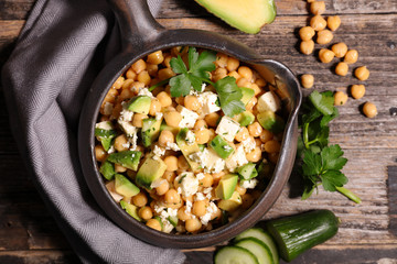 avocado salad with chickpea