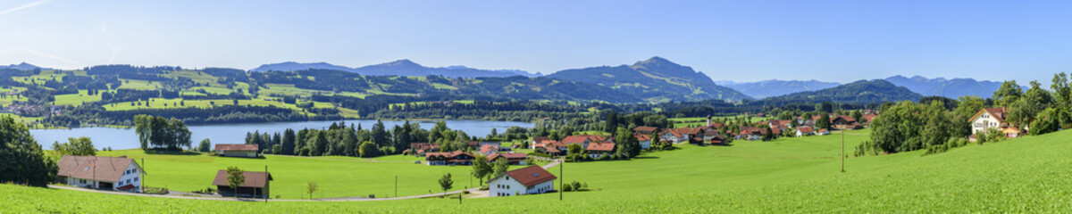 Fototapeta na wymiar Ausblick auf das Allgäu bei Mosbach am Rottachsee
