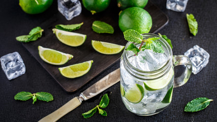 Drink with lime, mint and ice