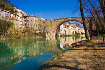 Fototapeta na wymiar Antico ponte di Fossombrone sul fiume Metauro
